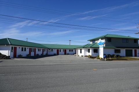 The Lakes Motel